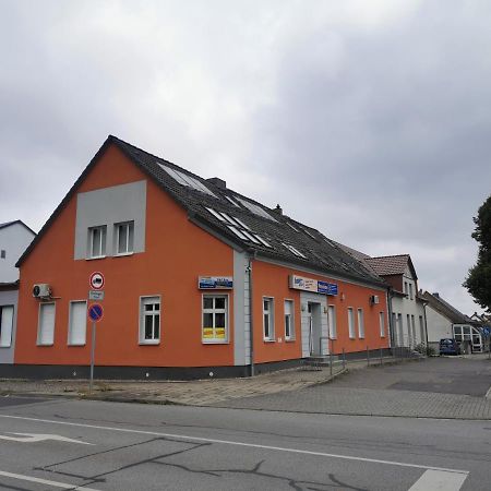 Zimmervermietung Schoenfliesser Stuben Auch Fuer Monteure Eisenhuttenstadt Bagian luar foto